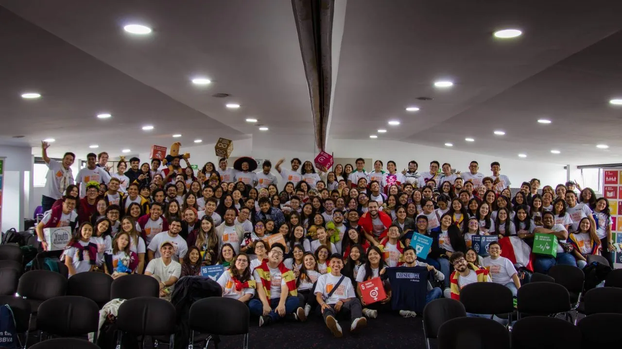 Hundreds of AIESEC delegates at an International Congress holding the 17 UN Sustainable Development Goal signs